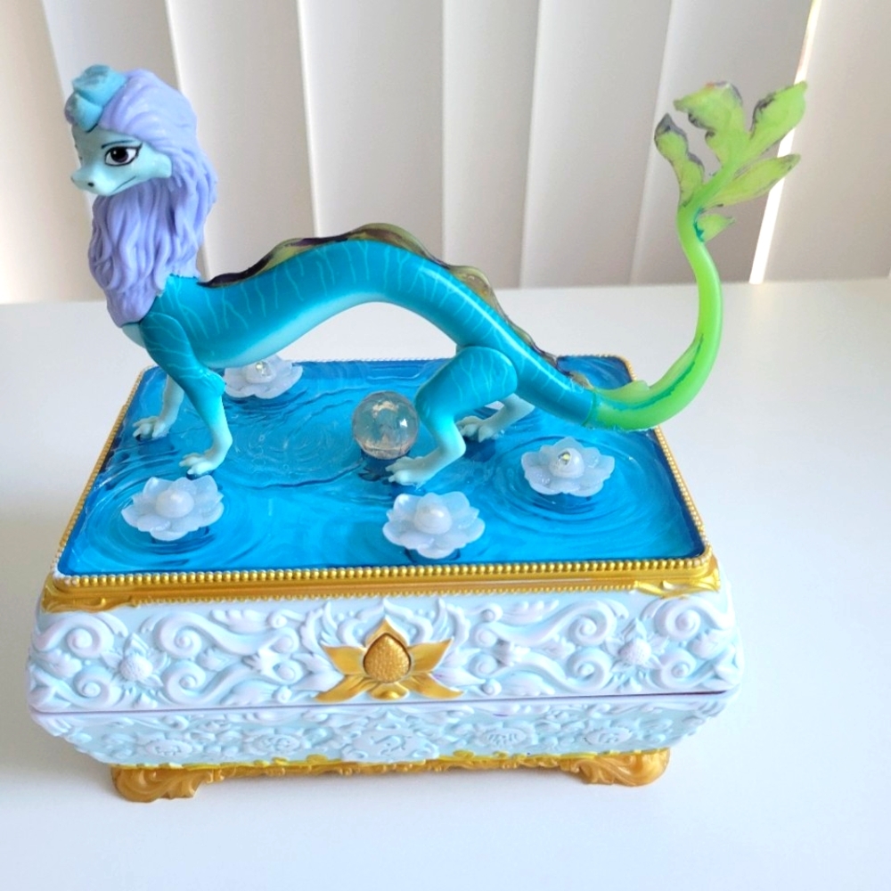 Jakks Pacific Disney Raya And The Last Dragon Sisu Chest With Music & Lights